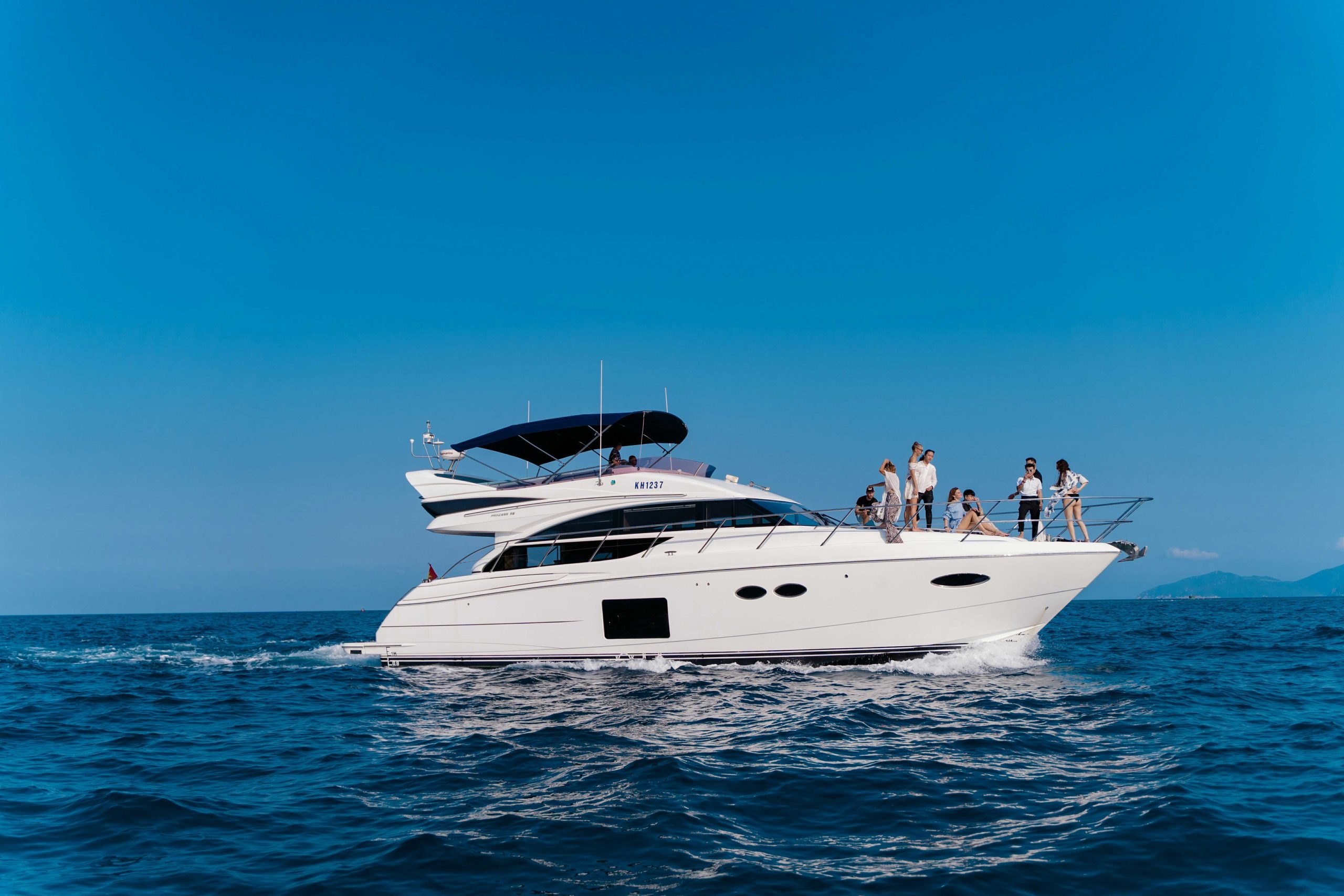 Enjoy the Ultimate Winter Escape with Yachts in Dubai for Rent