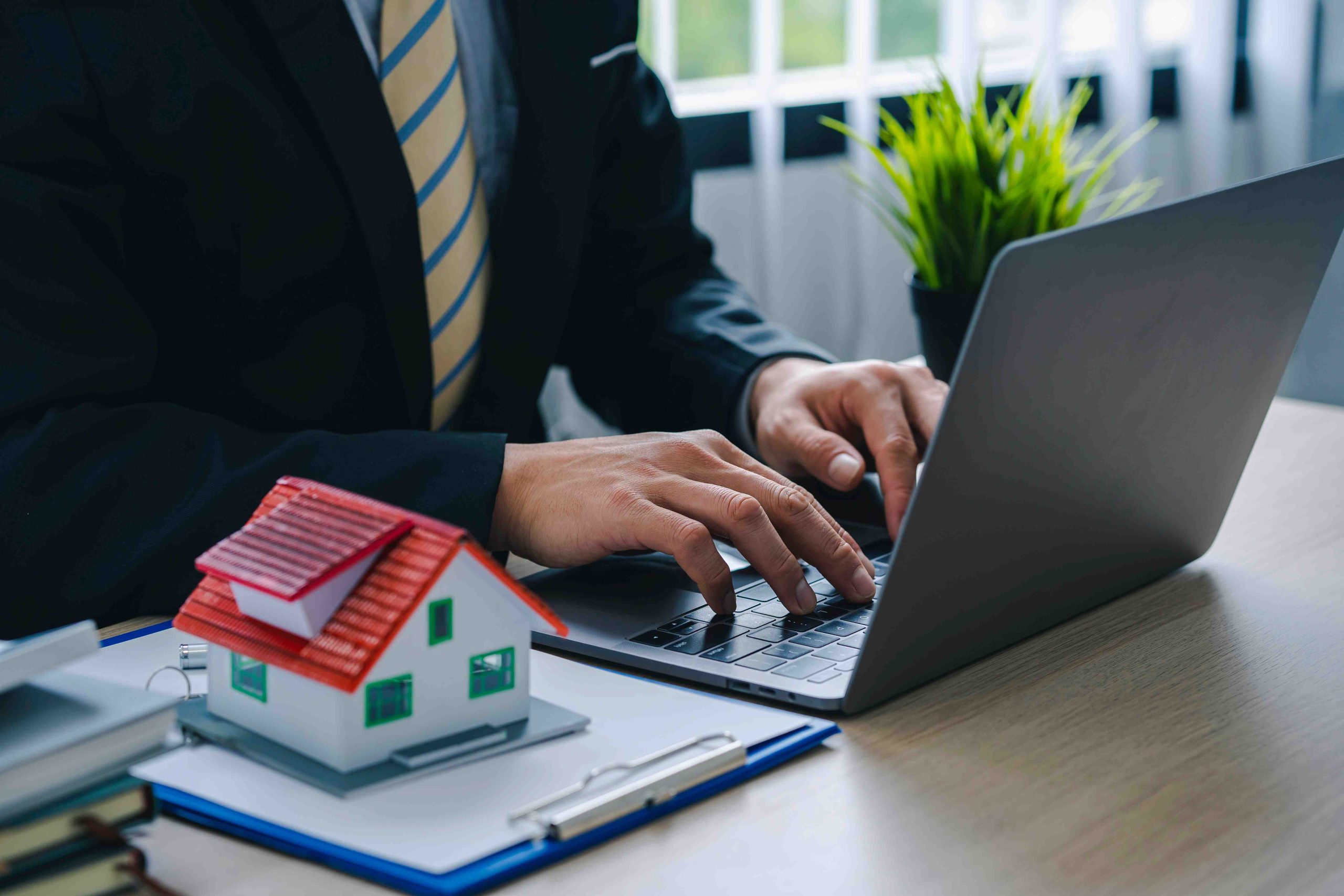 How CRM for Real Estate Improves Sales Pipelines and Closing Rates