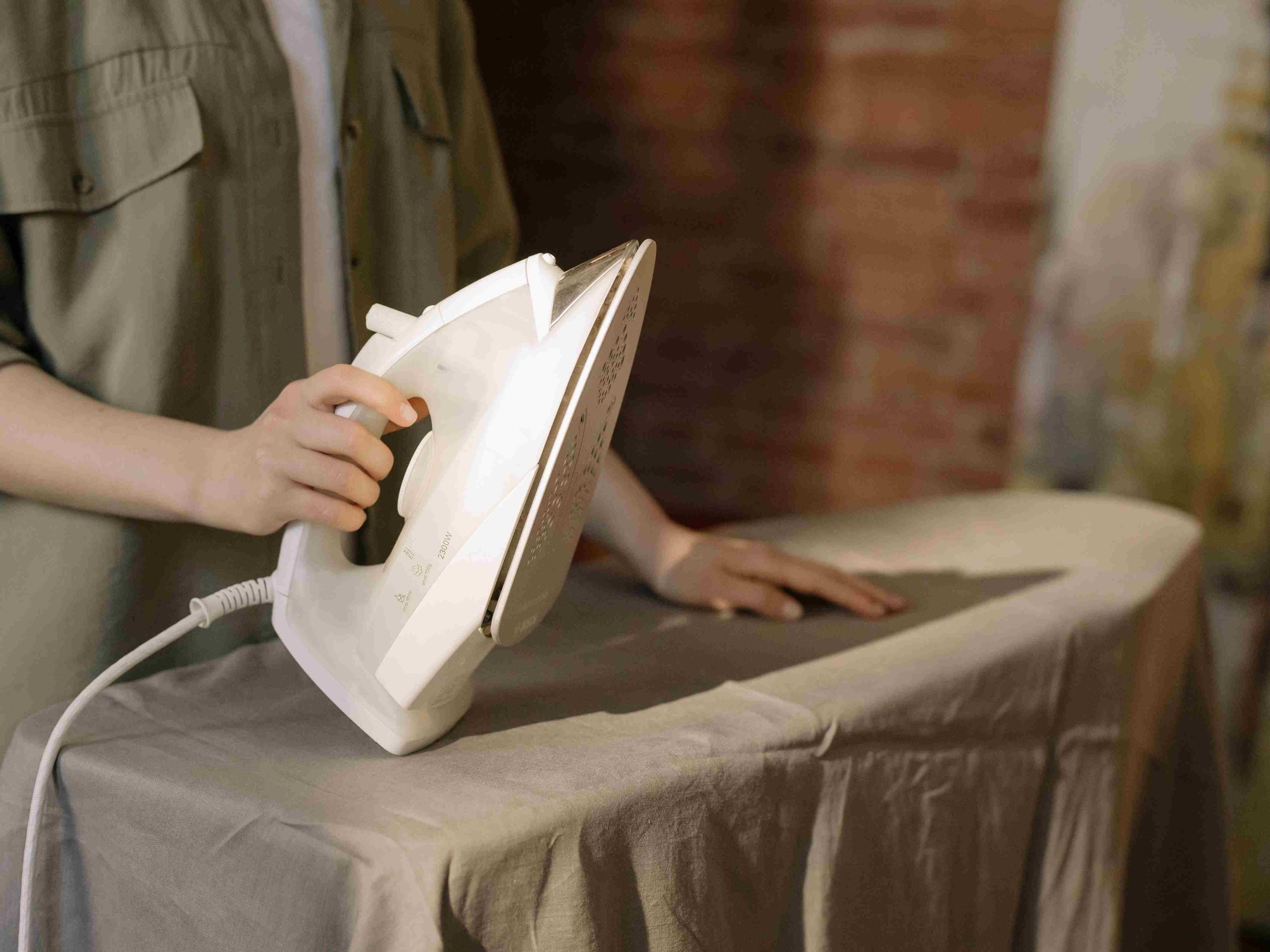 Garment Steamer with Suction vs Traditional Steamers: Which Performs Better?